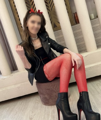 Я живу в сердце Москвы и готова подарить тебе моменты неземного блаженства и наслаждения. Мы можем провести время вместе, наслаждаясь любовью и страстью, а также ты сможешь насладиться моими профессиональными массажными умениями. Мои услуги гарантированно удовлетворят самых требовательных мужчин, а отзывы обо мне говорят об огромном удовольствии, которое я подарила им. Ты можешь увидеть мои фото ниже, они говорят сами за себя. Я жду тебя, чтобы сделать твою ночь незабываемой! 💄💋🌹🌆🔥 2232, 32 года